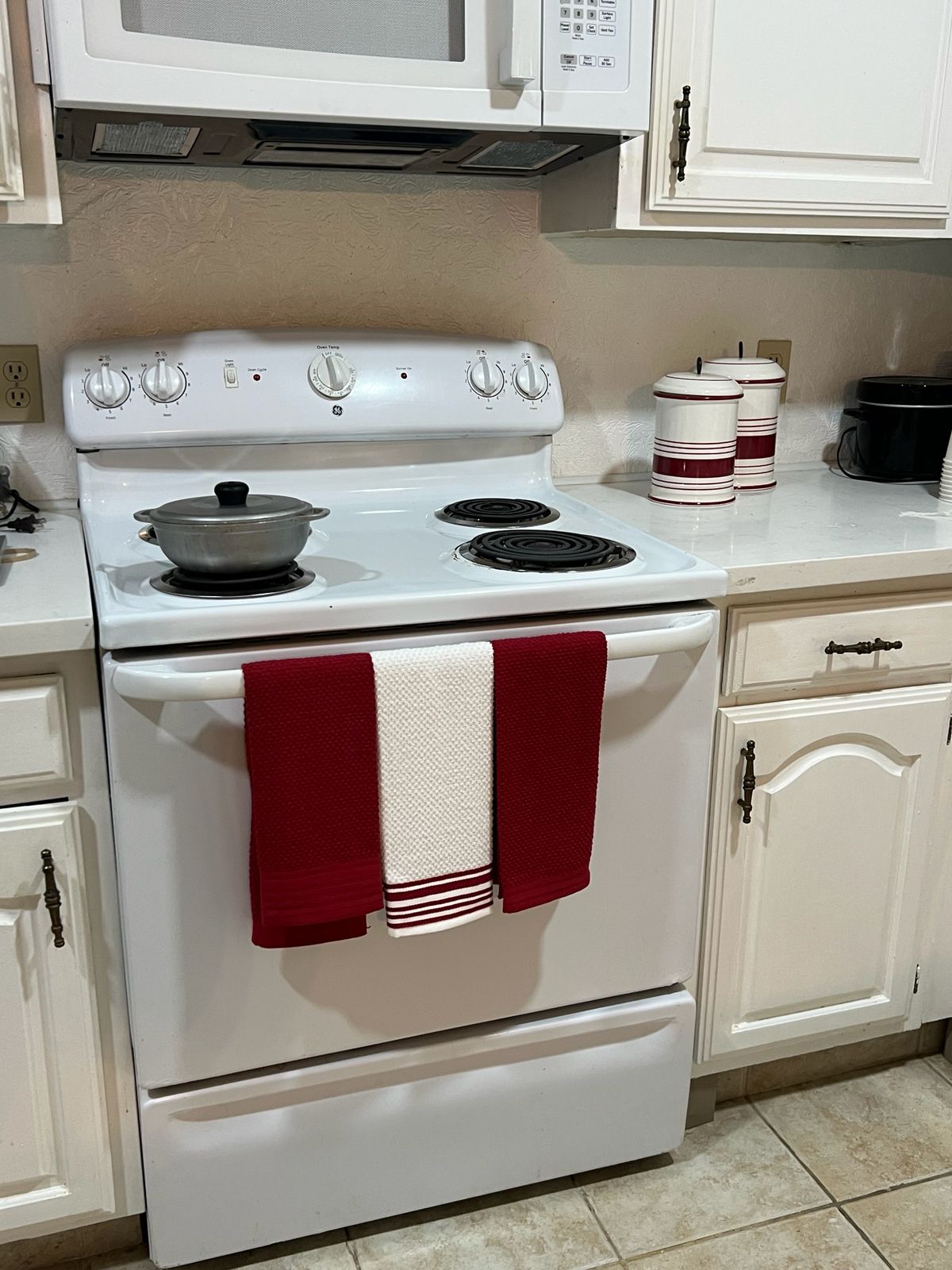 Fully equipped kitchen with stove and microwave